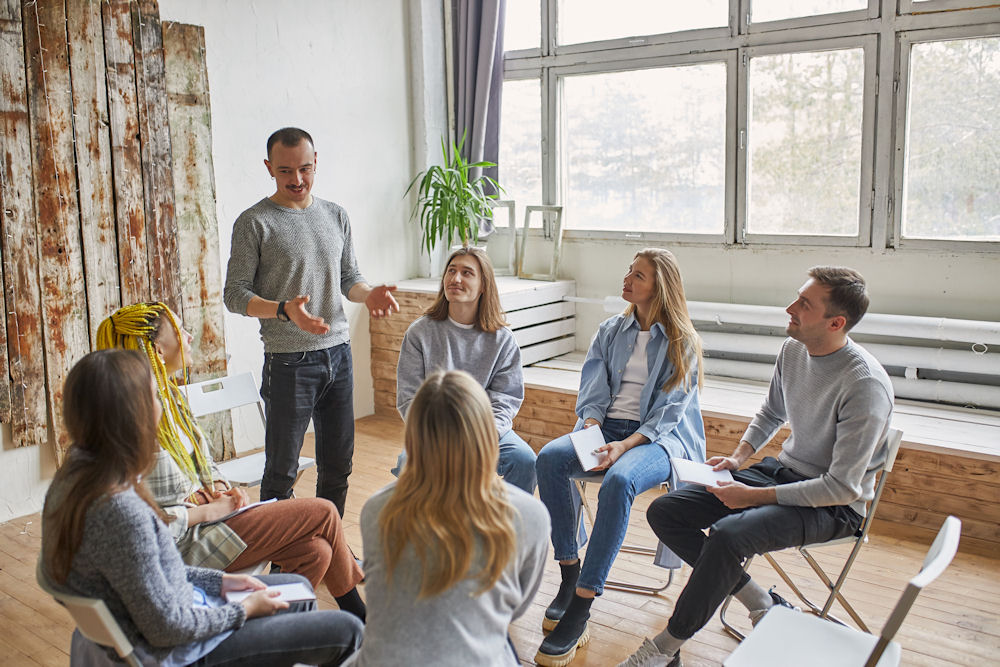 Counselor providing individual therapy for addiction in Jacksonville, FL